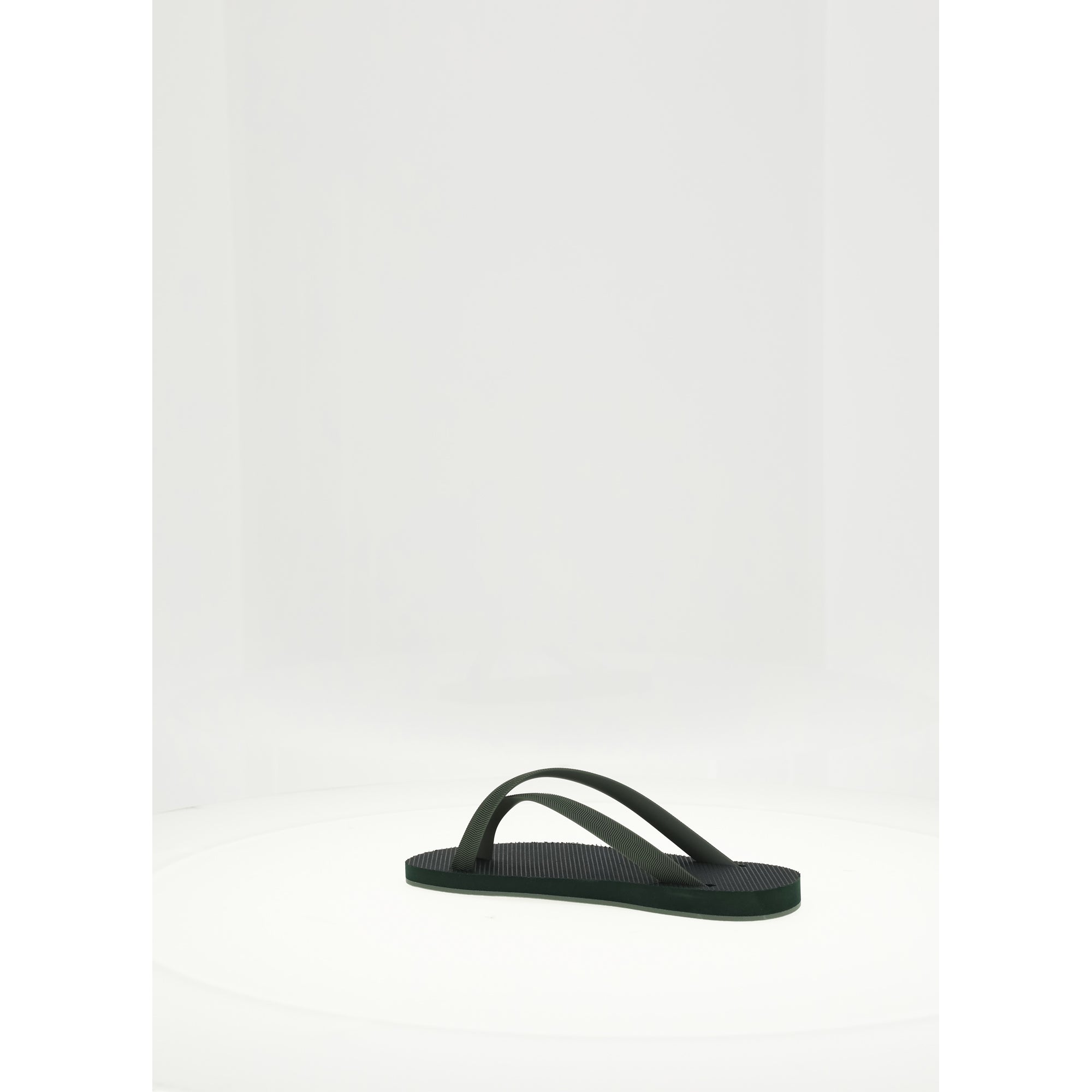 CROSS-TOE FLIP FLOP