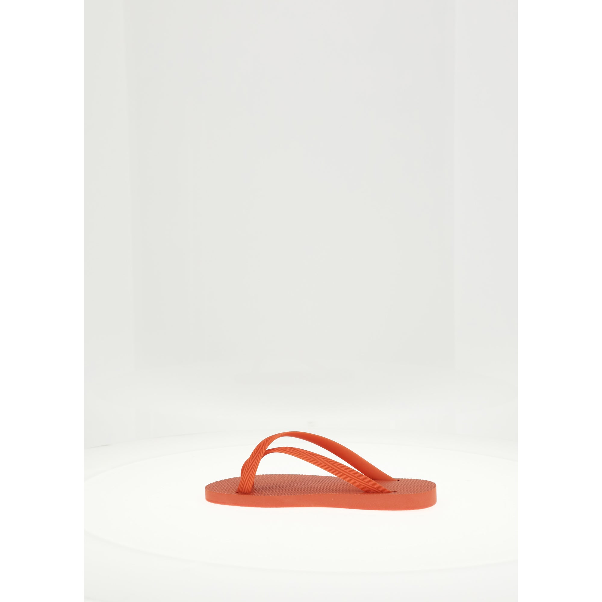 CROSS-TOE FLIP FLOP