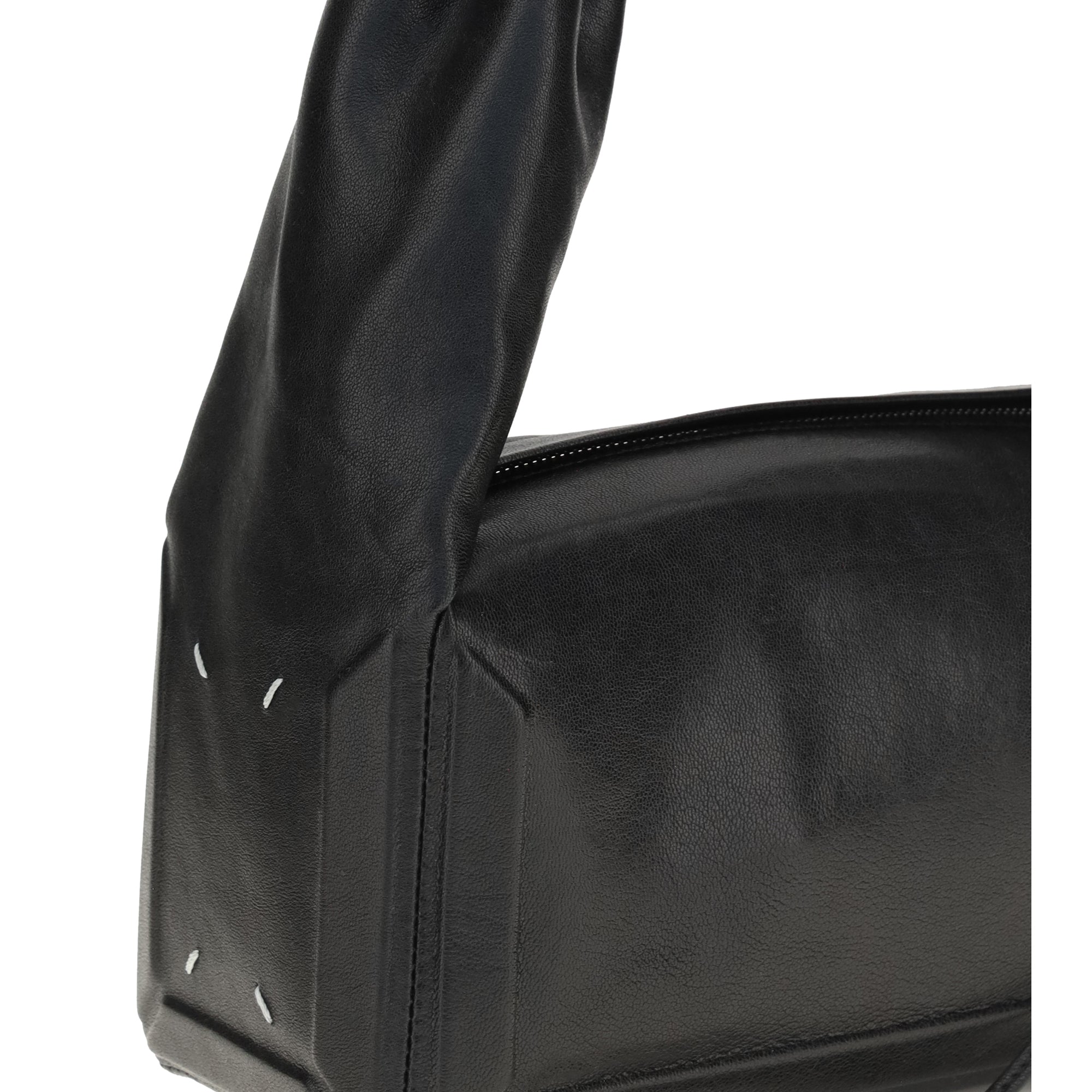 East West medium Shoulder Bag