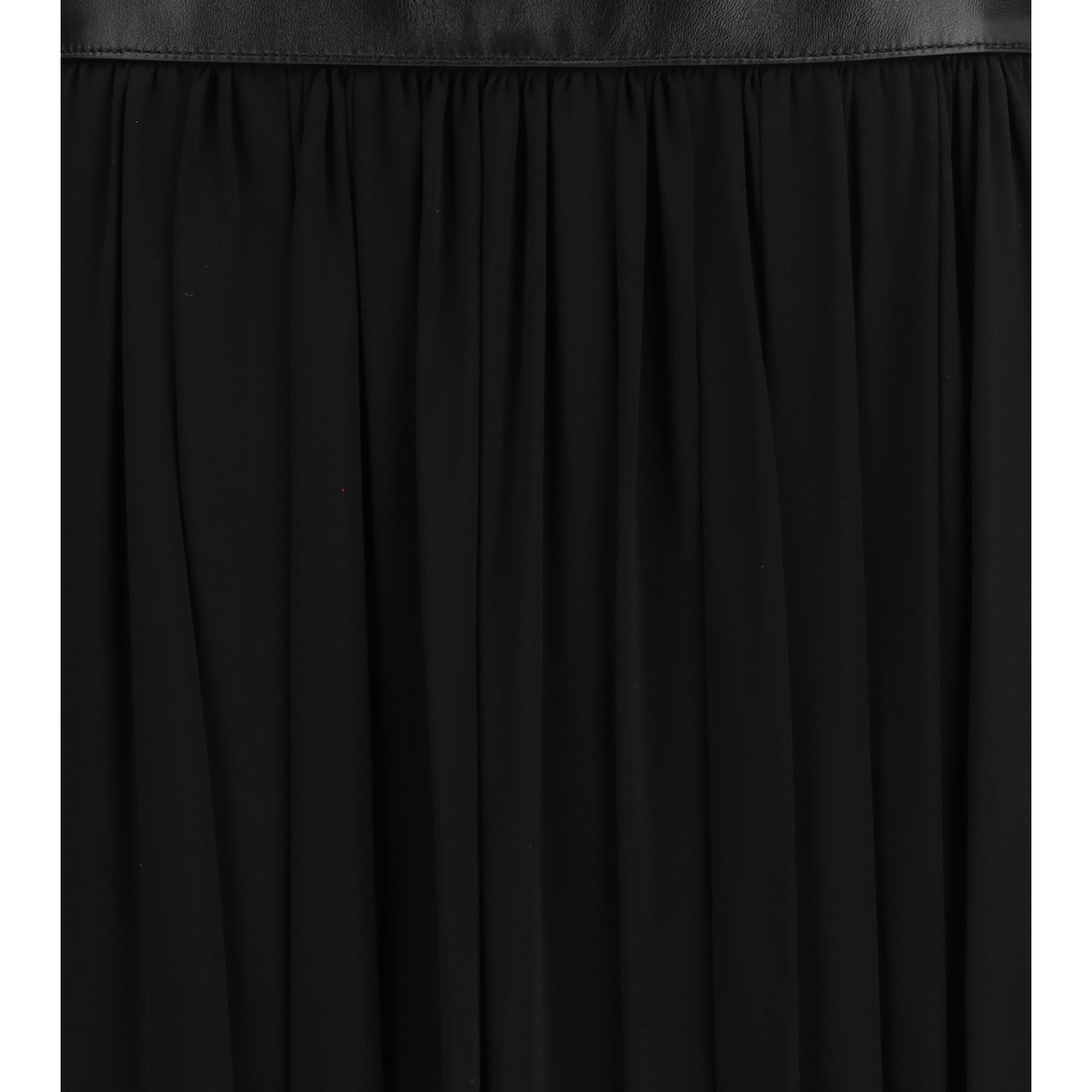 Skirt with leather belt