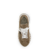 Sneakers with iconic embellishments